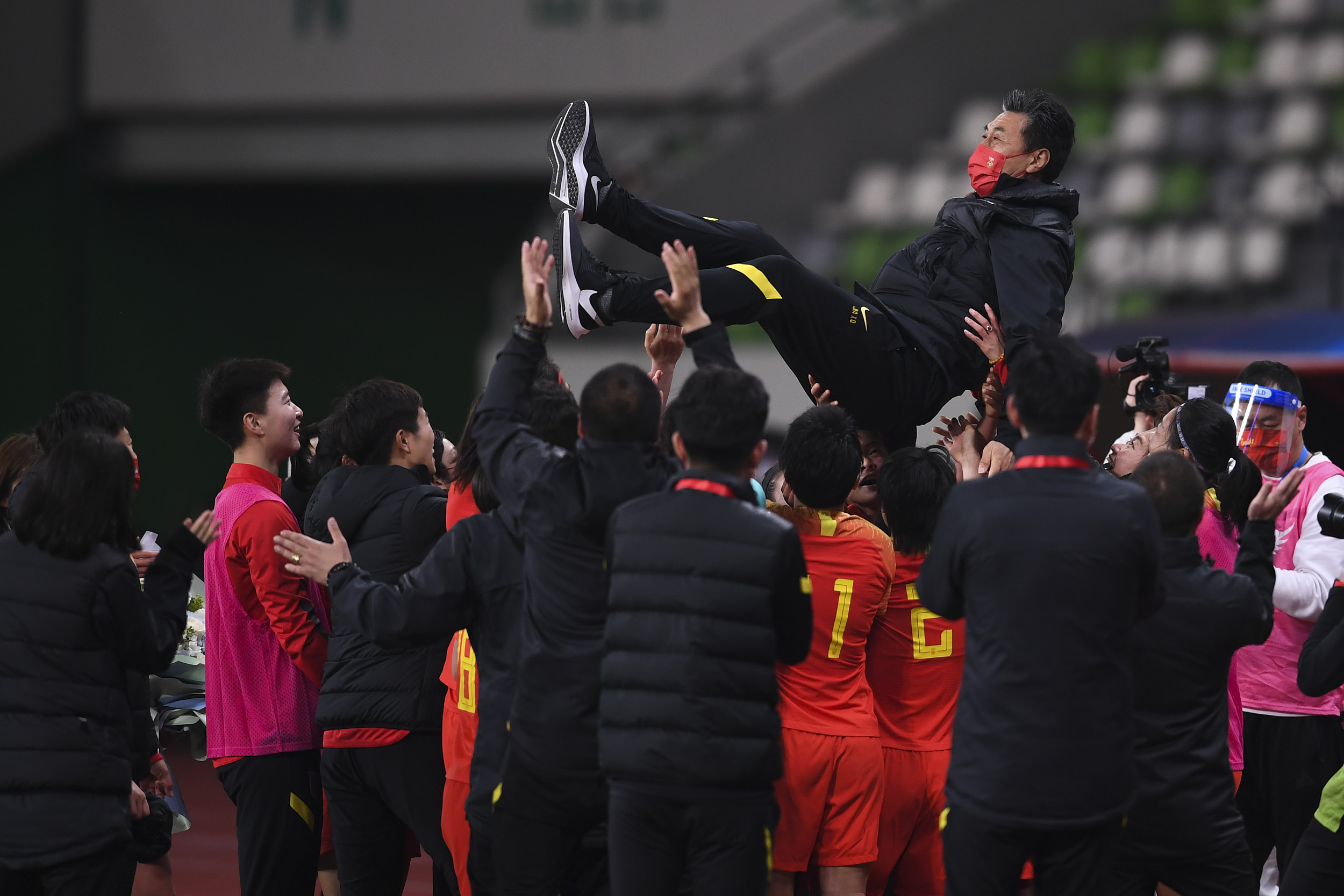 关于挪威女足姑娘勇夺比赛MVP，精彩表现备受称赞的信息