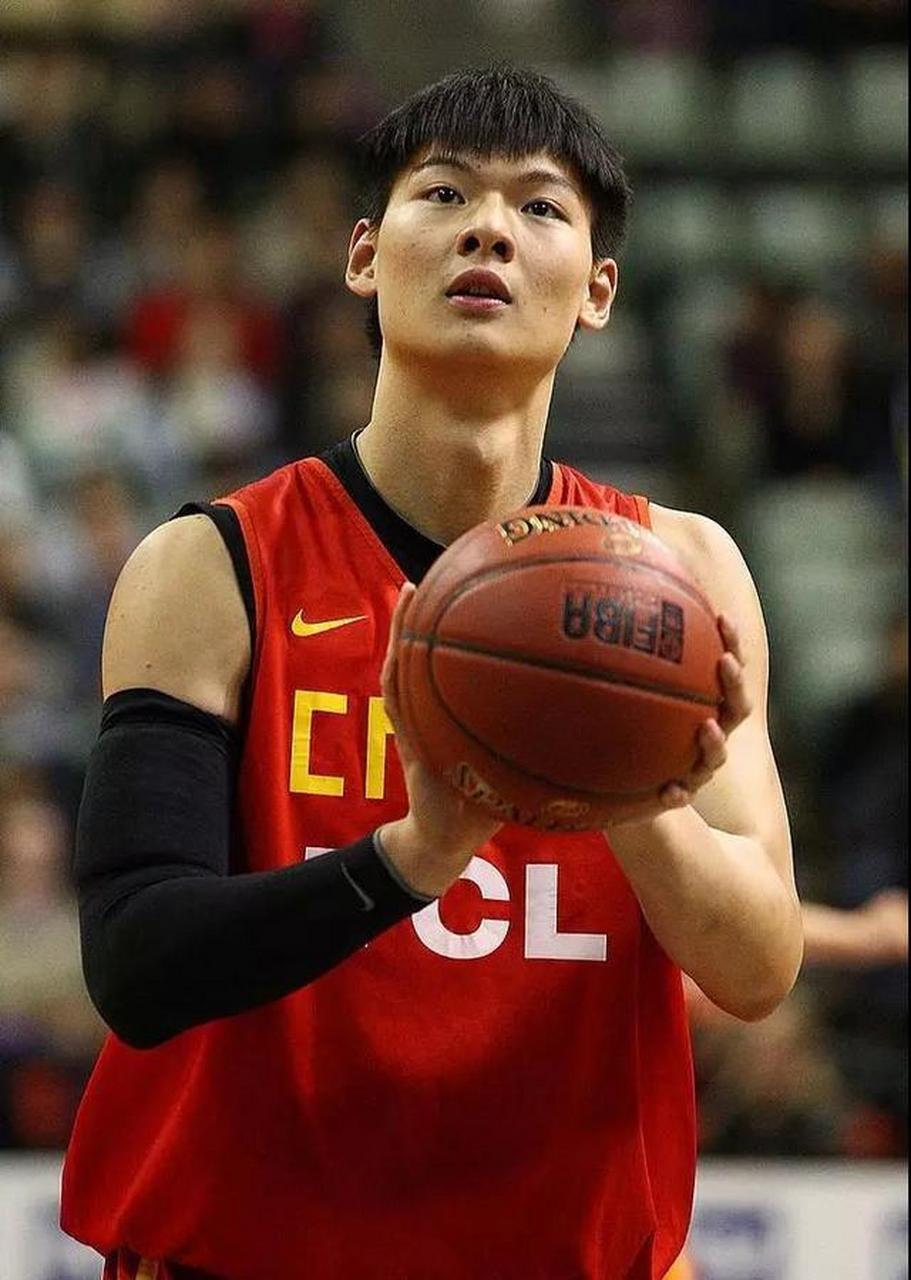 CBA全明星赛中华队大胜，王哲林荣膺MVP
