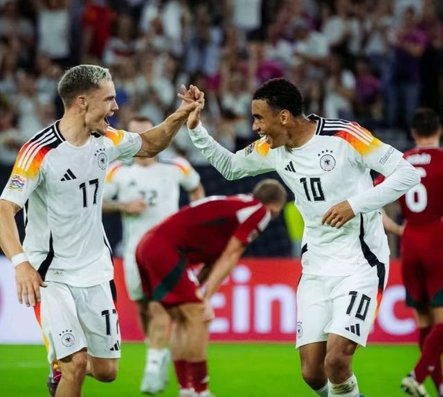 匈牙利队突围晋级,赢得掌声 匈牙利队突围晋级,赢得掌声