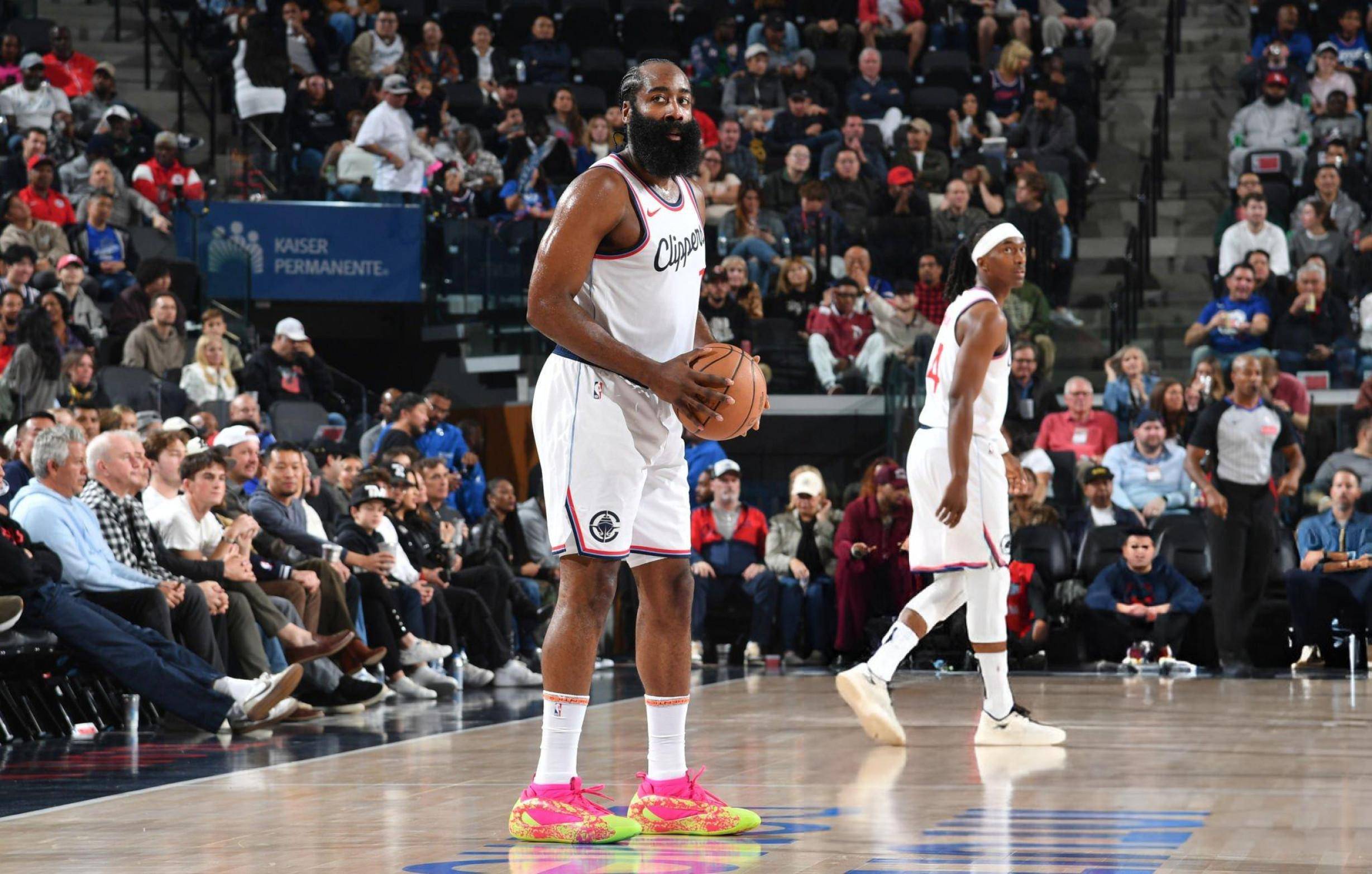 火箭PK篮网:哈登对决欧文,得分之王对决 火箭PK篮网:哈登对决欧文,得分之王对决