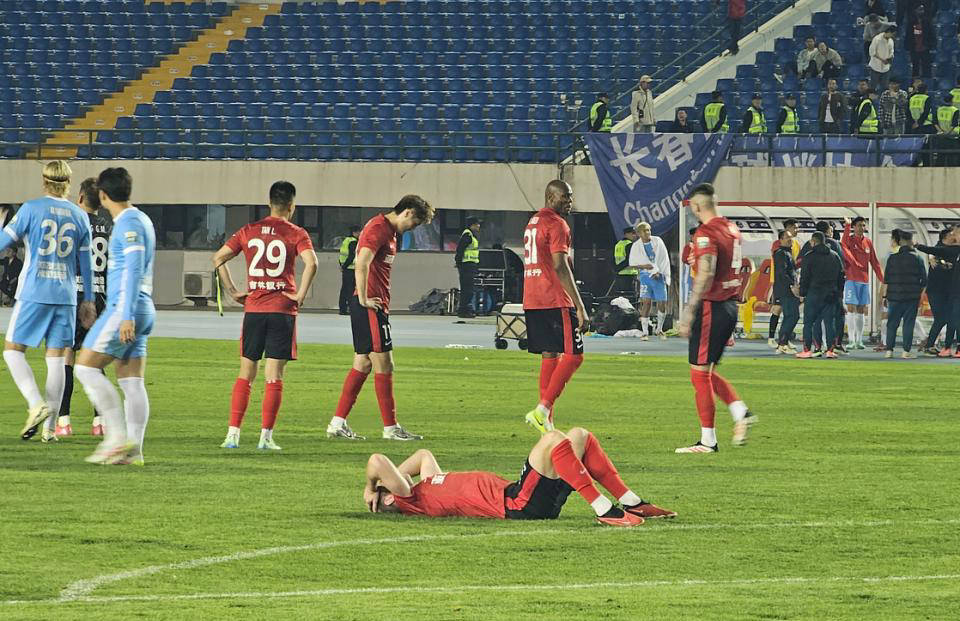 西多夫主场大捷，积分榜逼近前列