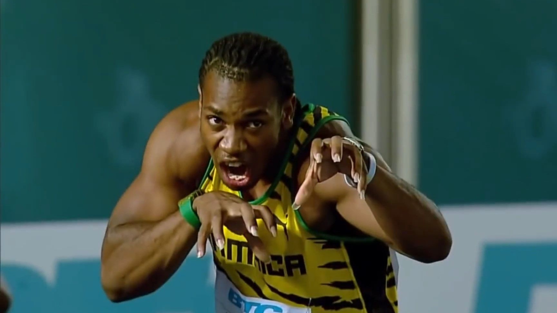 美国田径选手创造新记录夺金