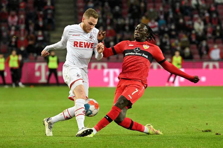 凯泽斯劳滕客场惨败奥格斯堡，连败势如破竹遭遇困境