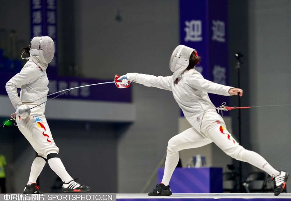 意大利击剑选手剑光四射，豪取胜利