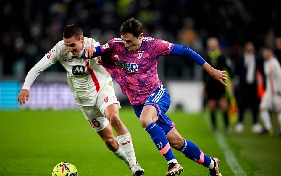 梅洛蒂主场不敌罗马城球队，失去领跑位置的简单介绍