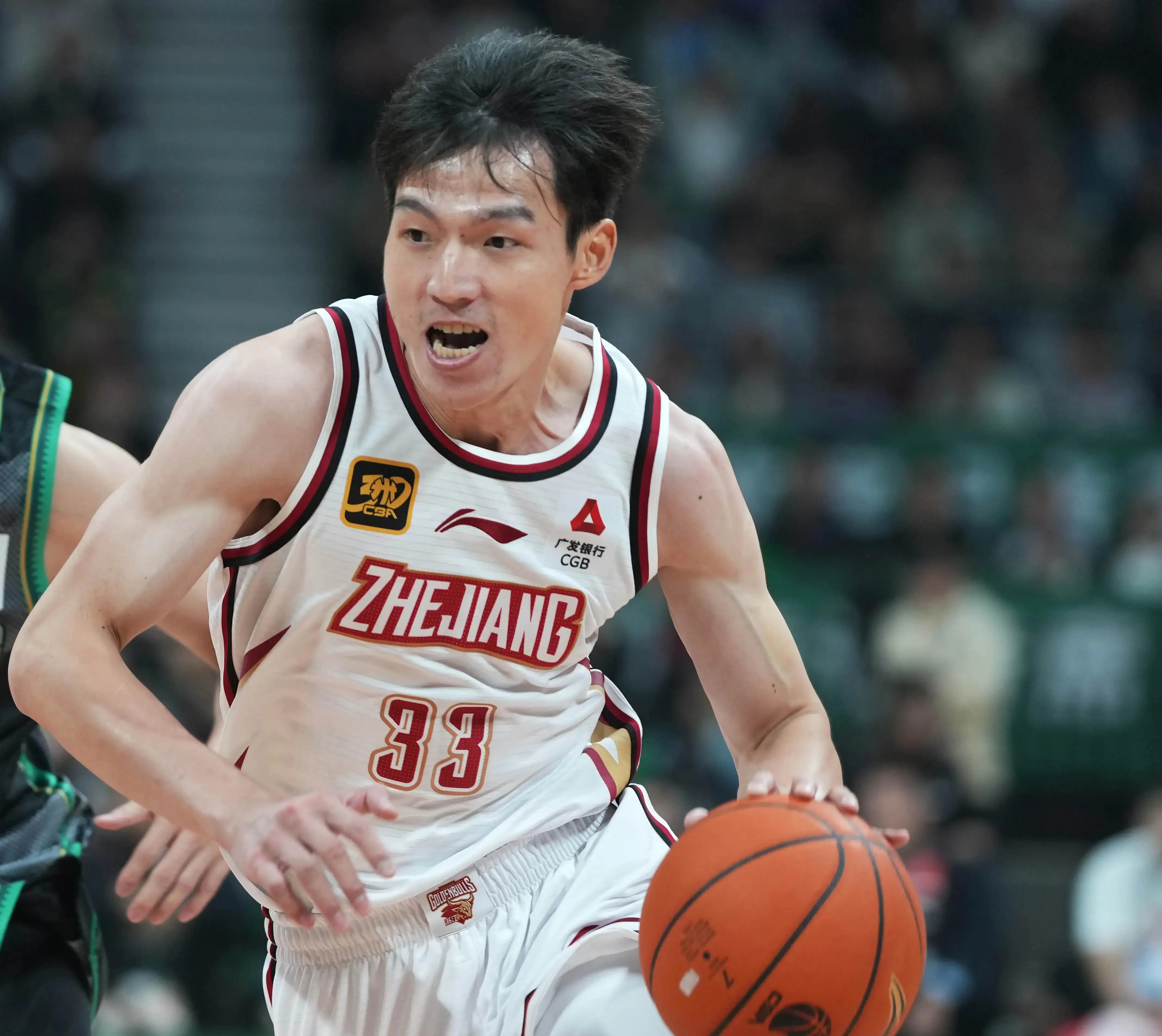 热闹非凡的比赛,球队为荣誉争夺不懈的简单介绍 热闹非凡的比赛,球队为荣誉争夺不懈的简单介绍