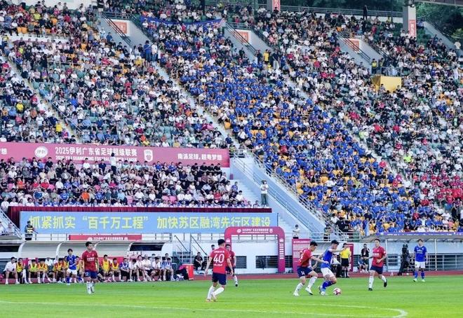 中国足球联赛中全新一季火爆开幕 中国足球联赛中全新一季火爆开幕