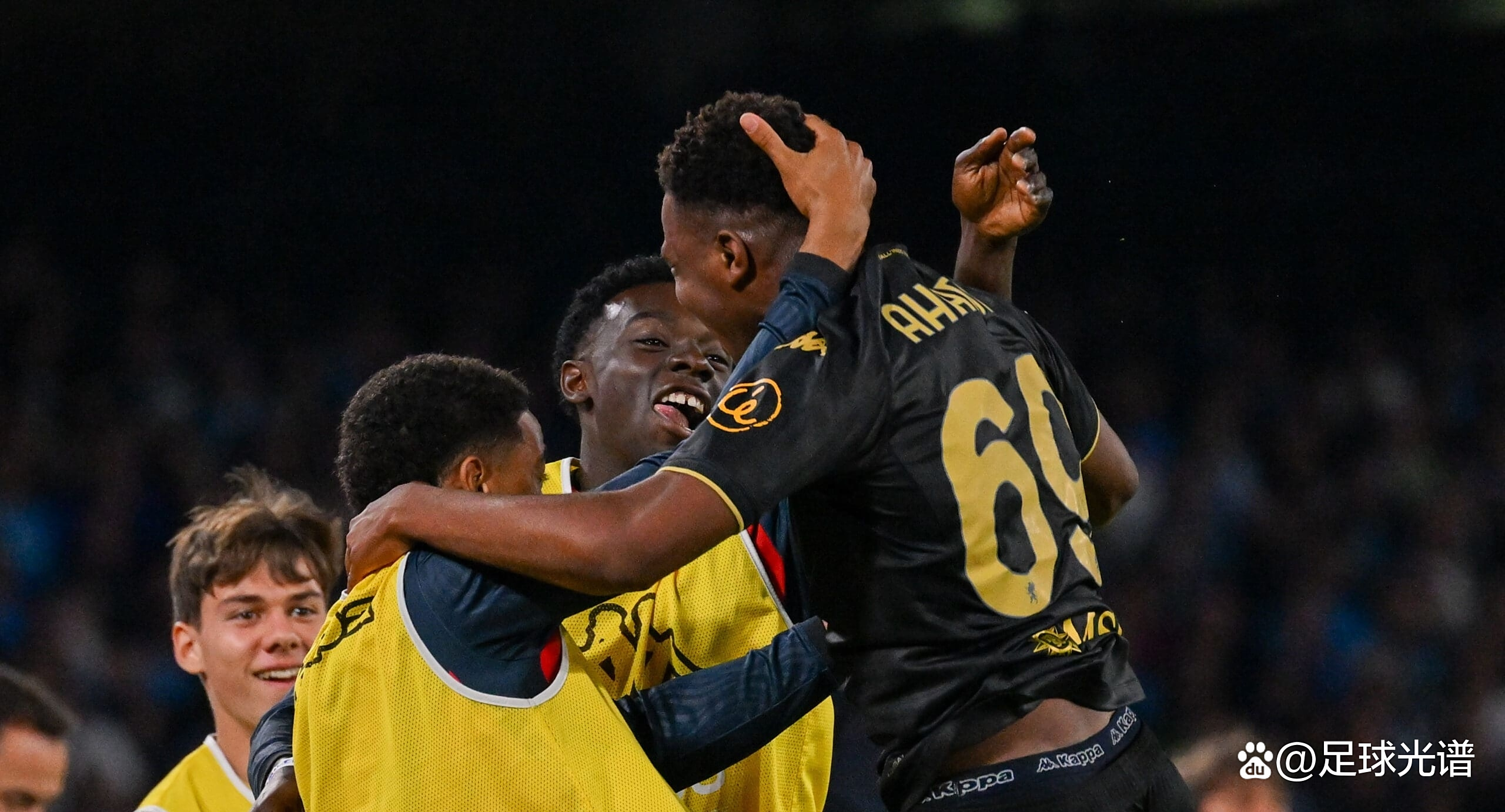 热那亚队表现稳定,球迷欢呼连连 热那亚队表现稳定,球迷欢呼连连