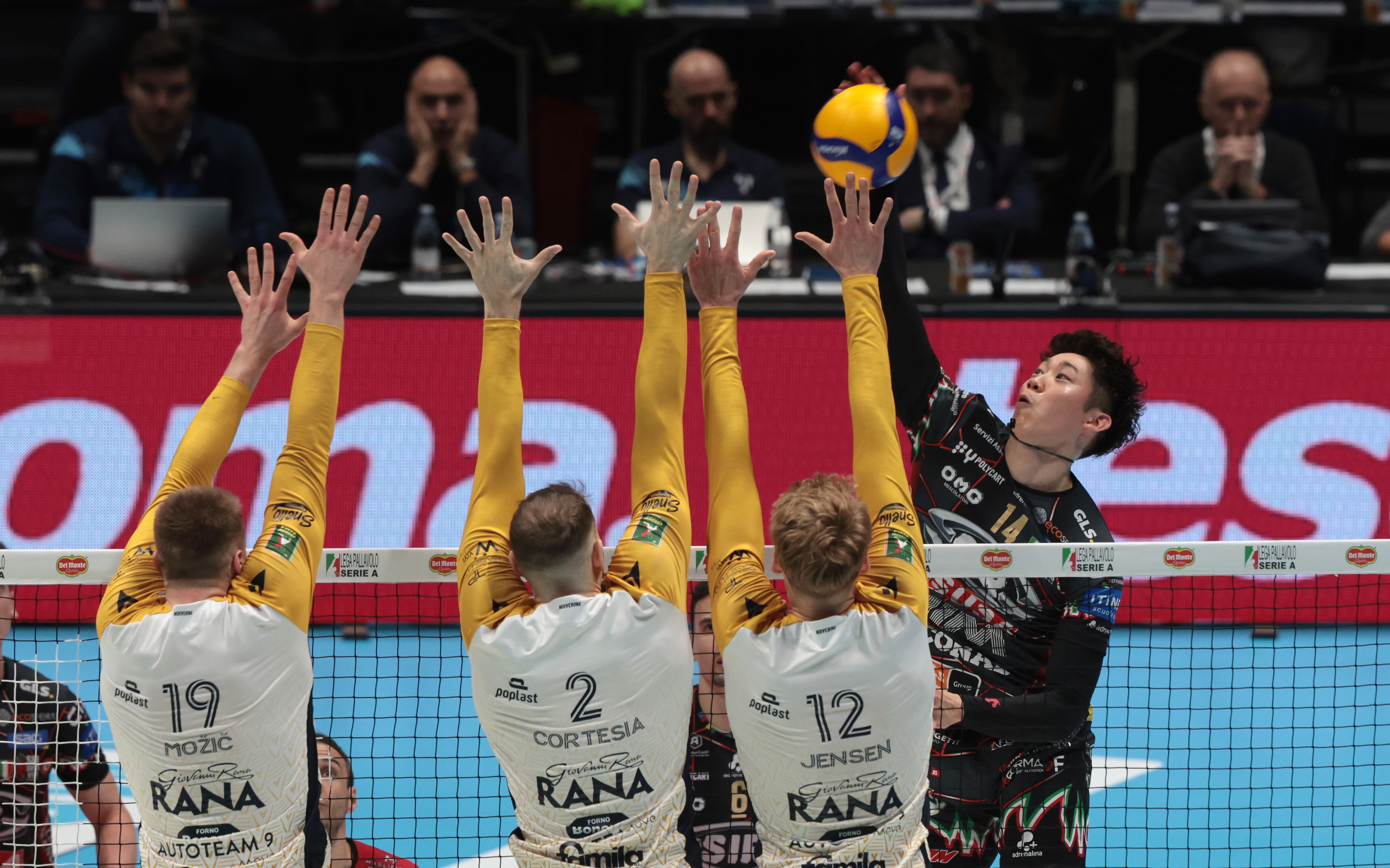 罗马胜维罗纳,客场2-1取得胜利 罗马胜维罗纳,客场2-1取得胜利