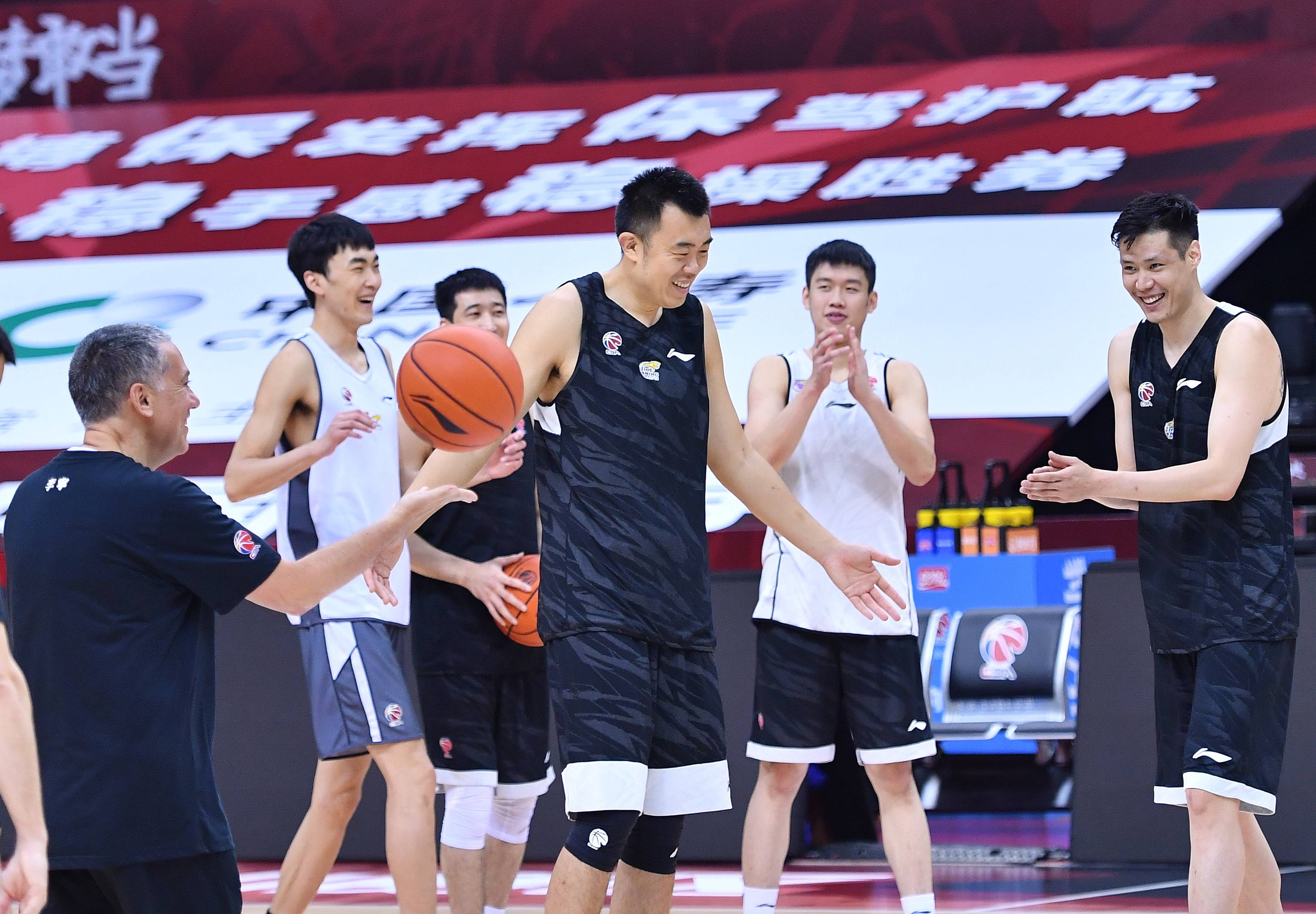 阿尔克马尔登贝阵容完整,备战下轮联赛 阿尔克马尔登贝阵容完整,备战下轮联赛