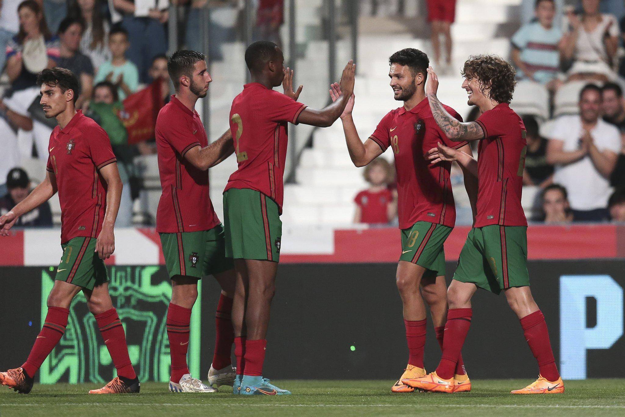 波兰队在关键时刻发挥出色,锁定小组第一 波兰队在关键时刻发挥出色,锁定小组第一