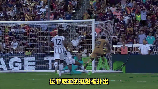 包含斯图加特球员梅开二度助队逆转胜利的词条