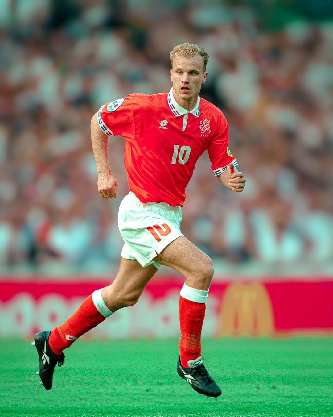 荷兰队在欧洲联赛中取得胜利