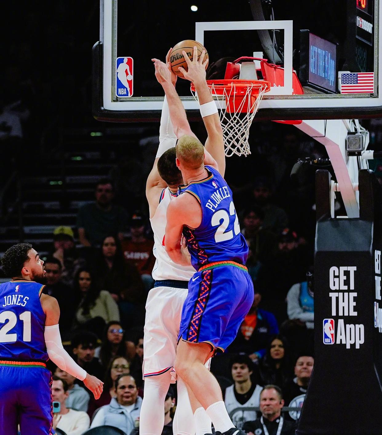 关于快船胜掘金，莱昂纳德分单臂支持，封盖绝杀令人惊叹的信息