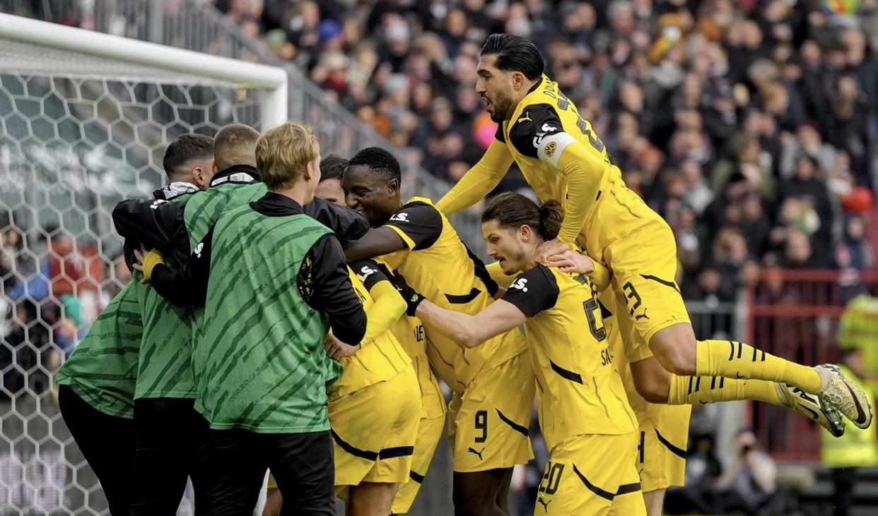 关于多特蒙德艰难取胜，晋级淘汰赛的信息