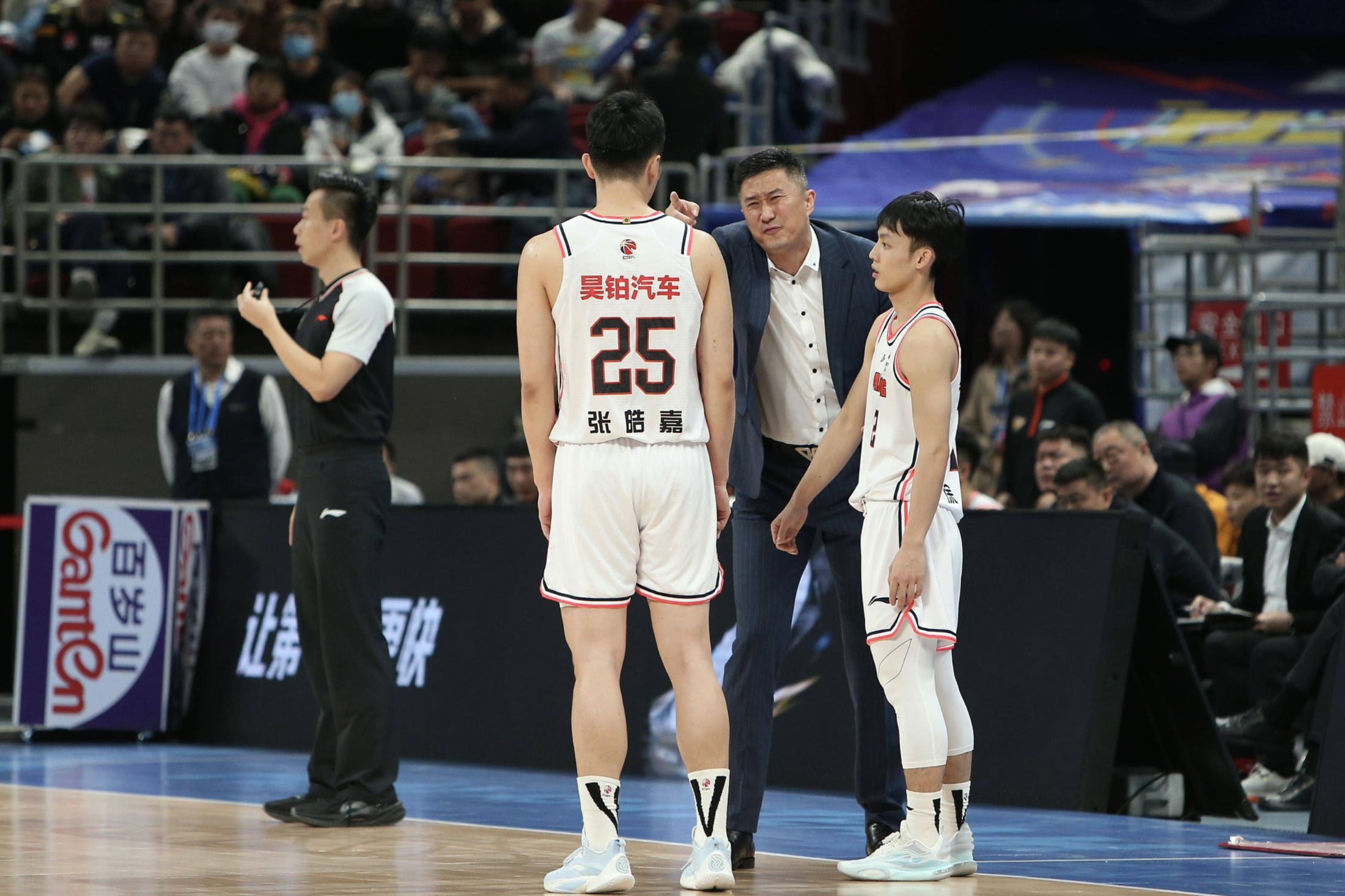 广东109-95胜山西夺三连胜,易建联砍下27分15个篮板 广东109-95胜山西夺三连胜,易建联砍下27分15个篮板