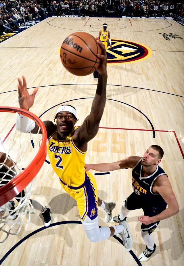 快船击败湖人,湖人遭遇连败 快船击败湖人,湖人遭遇连败