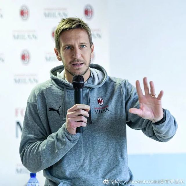 包含冠军优势明显，争端不断的词条